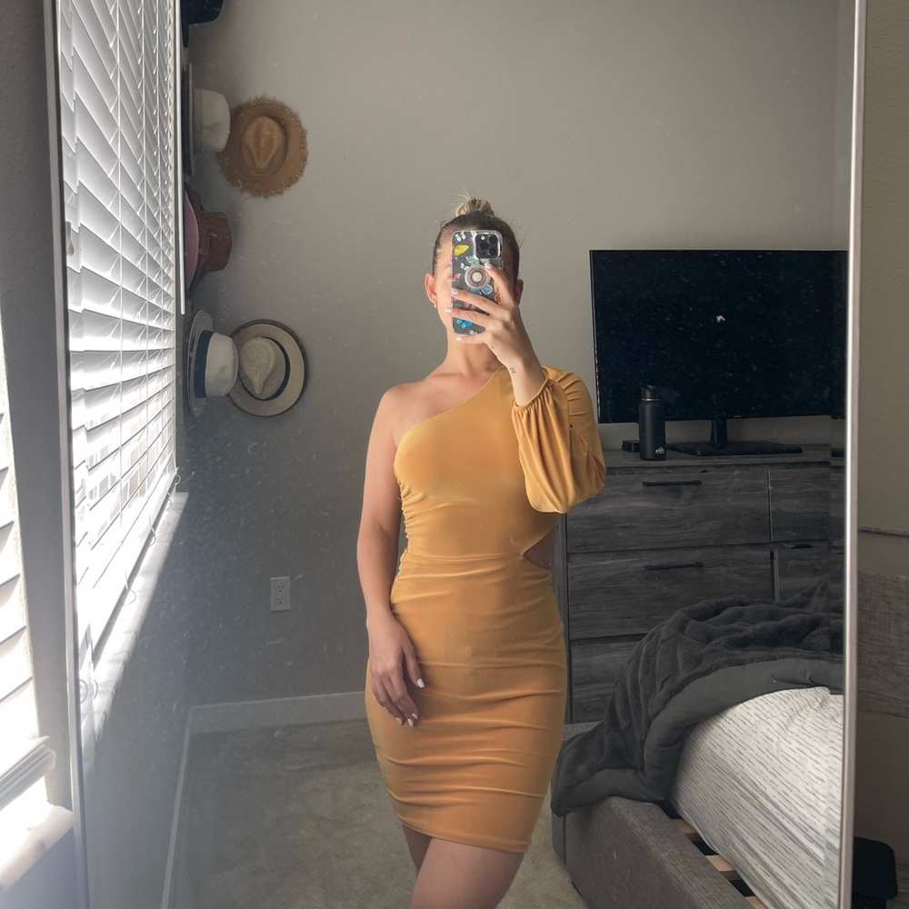 Mustard yellow cut out one sleeve mini/midi dress